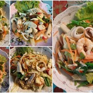ส้มตำโต้รุ่ง (ในตลาดโต้รุ่งเจ้าเก่า)