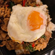 กะเพรากระทะเหล็ก [KAPHRAO IRON PAN] สาธุประดิษฐ์