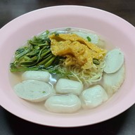 รสดี ก๋วยเตี๋ยวปลา หน้า รร.จีน