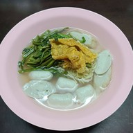 รสดี ก๋วยเตี๋ยวปลา หน้า รร.จีน
