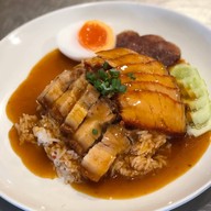 ครัวคุณนัท | ข้าวขาหมู ข้าวหมูแดง บะหมี่เกี๊ยว | ประชาอุทิศ