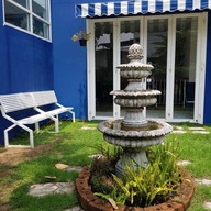 คัพเปอร์คราวน์คาเฟ่ กะเพรา ผัดไทย ผัดซีอิ๊ว สเต็ก พิซซ่า ชาไทย กาแฟ ชานม ไอติม ในเมือง