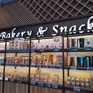 คัพเปอร์คราวน์คาเฟ่ กะเพรา ผัดไทย ผัดซีอิ๊ว สเต็ก พิซซ่า ชาไทย กาแฟ ชานม ไอติม ในเมือง