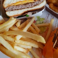 Burger King สนามบิน ดอนเมือง : อาคาร 2 ห้องโถงผู้โดยสารขาออกภายในประเทศ ประตู 3 แอร์ไซด์