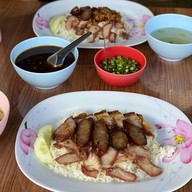 ข้าวหมูแดงหงษ์ไชย 2 By โกเตี้ย