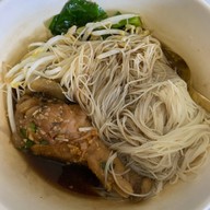 เลิศรส ก๋วยเตี๋ยวไก่ตุ๋นมะระ หมูตุ๋นยาจีน