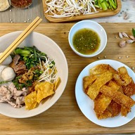 ก๋วยเตี๋ยวหมูเลียง สูตรจันทบุรี