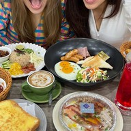 Swan cafe and eatery ตลาดบ้านใหม่