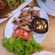 เมนูของร้าน แล้วแต่เผานั่งเล่น