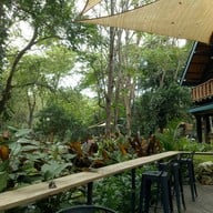 บรรยากาศ แคมป์ไฟ คาเฟ่ เขาใหญ่