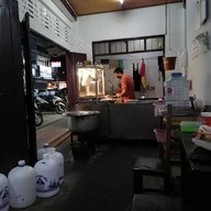 บรรยากาศ ข้าวมันไก่อัศวิน