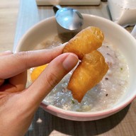 ตี๋หล่อ โจ๊กข้าวกล้อง น้ำเต้าหู้ ปาท่องโก๋