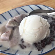 ป้าจุ๋มขนมหวาน สะพานหิน