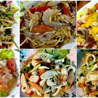 ส้มตำโต้รุ่ง (ในตลาดโต้รุ่งเจ้าเก่า)