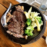 เมนูของร้าน Palm Lakes C&B