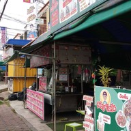 หน้าร้าน ลุงเริญปังเย็น ซอยมังกร ตรงข้ามปั้ม ปตท