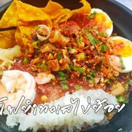 ป๋าวันโฟยำไข่ย้อย