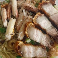 มิ้นท์บะหมี่เกี๊ยวกุ้งยักษ์ ข้าวหมูแดงหมูกรอบ เล้งแซ่บบบ มิ้นท์บะหมี่เกี๊ยวกุ้งยักษ์