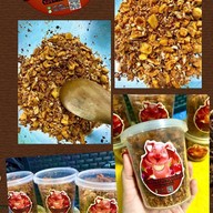 ป๋าวันโฟยำไข่ย้อย