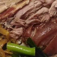 นายอู๊ดข้าวขาหมูและบะหมี่หมูแดง ก๊วยเตียวต้มยำ แสนสบาย พระราม4