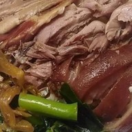 นายอู๊ดข้าวขาหมูและบะหมี่หมูแดง ก๊วยเตียวต้มยำ แสนสบาย พระราม4