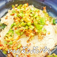 ป๋าวันโฟยำไข่ย้อย