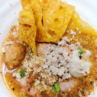 ป๋าวันโฟยำไข่ย้อย