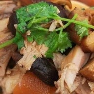 นายอู๊ดข้าวขาหมูและบะหมี่หมูแดง ก๊วยเตียวต้มยำ แสนสบาย พระราม4