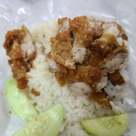 บ้านนงลักษณ์ข้าวมันไก่