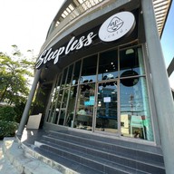 หน้าร้าน Sleepless Cafe ถนนเนตรดี