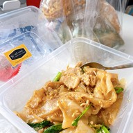 เปเป้ราดหน้า คลองสี่