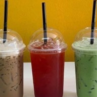 ลุงกับป้าชากาแฟ หน้าอำเภอกะทู้