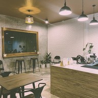 DAY ONE BAR&RESTAURANT ถนนประชาอุทิศ