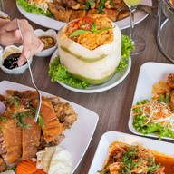 สวนอาหารบ้านเสาวกา บ้านดู่