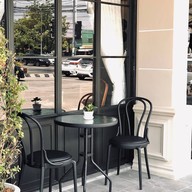 หน้าร้าน DUDE CAFE & BISTRO