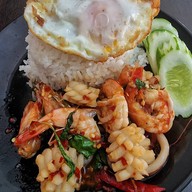 กระเพราไฟลุก