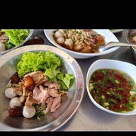 ก๋วยเตี๋ยวเพ็ญพริกเผ็ด