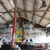 ก๋วยเตี๋ยวเรือยกพลขึ้นบก ลาดกระบัง