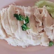 ข้าวมันไก่ ก๋วยเตี๋ยวไก่มะระ อรวรรณ