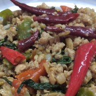 ร้านหอมกระเพรา ตรงข้ามอาป๋า