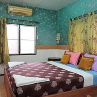 ห้วยขาแข้งคันทรี่โฮมรีสอร์ท