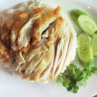 โกข้าวมันไก่ตอน & ก๋วยเตี๋ยวเรือ คู้บอน ซอย 4