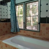 ห้วยขาแข้งคันทรี่โฮมรีสอร์ท