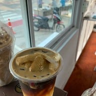 หมูสะเต๊ะ แม่บุญมี ตำนาน 80 ปี & กาแฟ วงศ์สว่าง