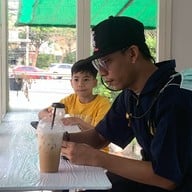 หมูสะเต๊ะ แม่บุญมี ตำนาน 80 ปี & กาแฟ วงศ์สว่าง