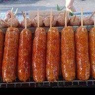 ใส้กรอกยักษ์  วุ้นเส้น หมู เปรี้ยว ปากซอยหมู่บ้านการเคหะแห่งชาติ