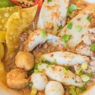 ก๋วยเตี๋ยวลูกชิ้นปลา แม่รวย สาขา 1