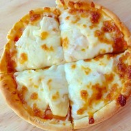 พิซซ่าแป้งสด โลตัสเอ็กซ์เพ็รสศาลากลางหน้าหมู่บ้านคณาสิริ