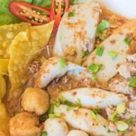 ก๋วยเตี๋ยวลูกชิ้นปลา แม่รวย สาขา 1