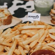 BOMBMILK CAFE บ้านบัวทอง